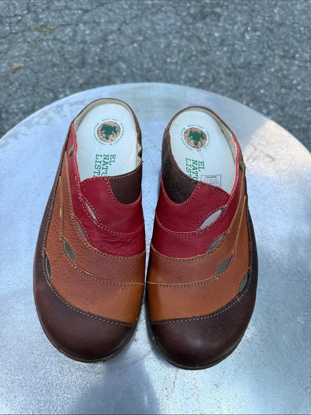 EL NATURA LISTA. SIZE 40  Two-Tone Red and Brown Slip-On Clogs